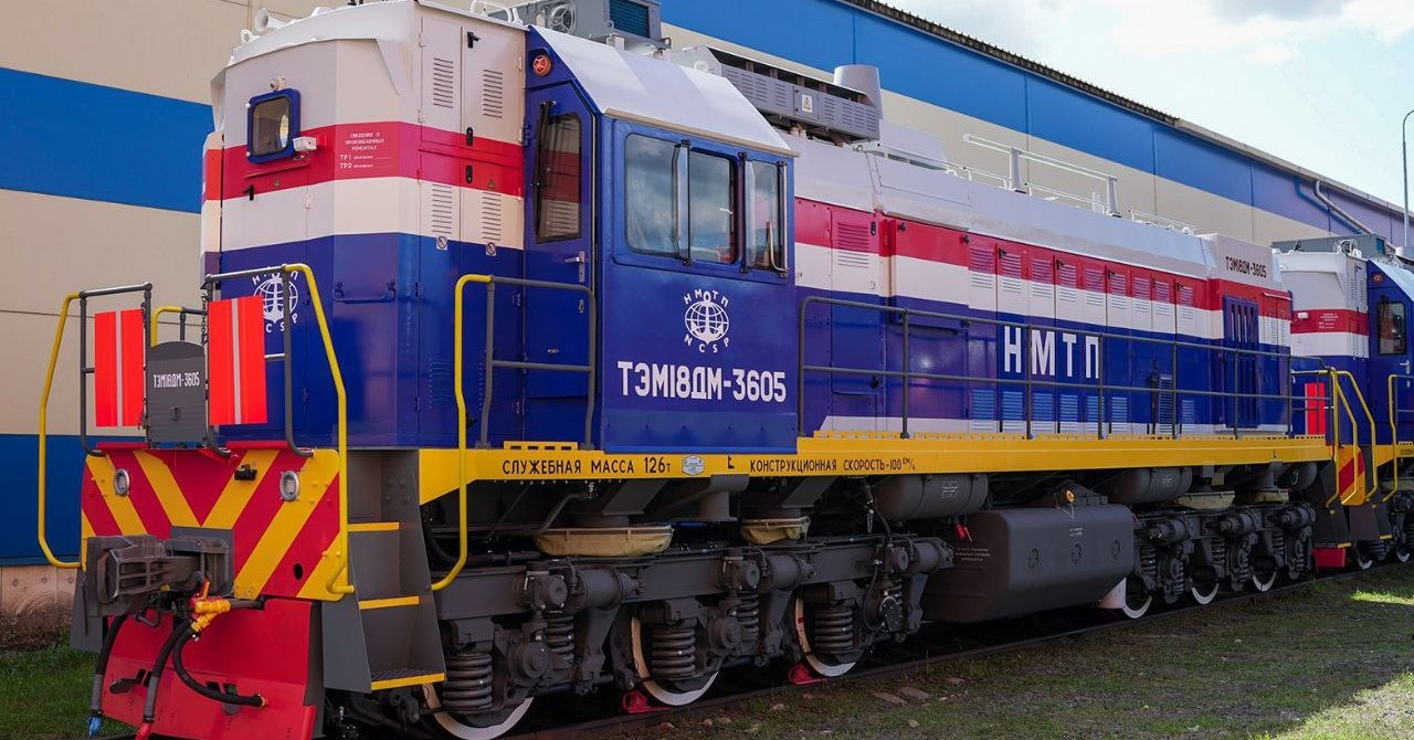 БМЗ поставил в Новороссийск 12 маневровых тепловозов ТЭМ18ДМ