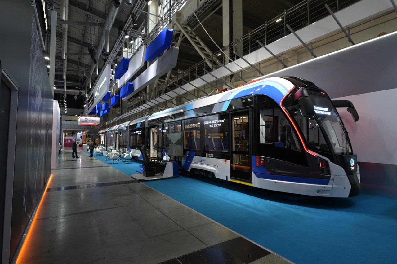 ТМХ и ПК ТС представили в Екатеринбурге скоростной пятисекционный трамвай