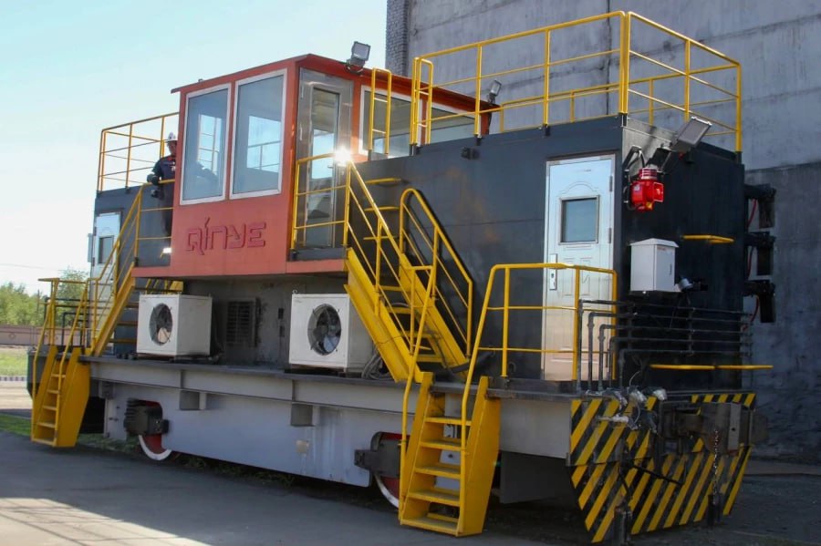 «Уральская сталь» купила в Китае электровоз для перевозки кокса