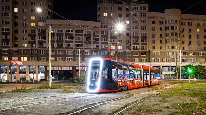 В Екатеринбурге прошла ночная обкатка трамвая Синары 