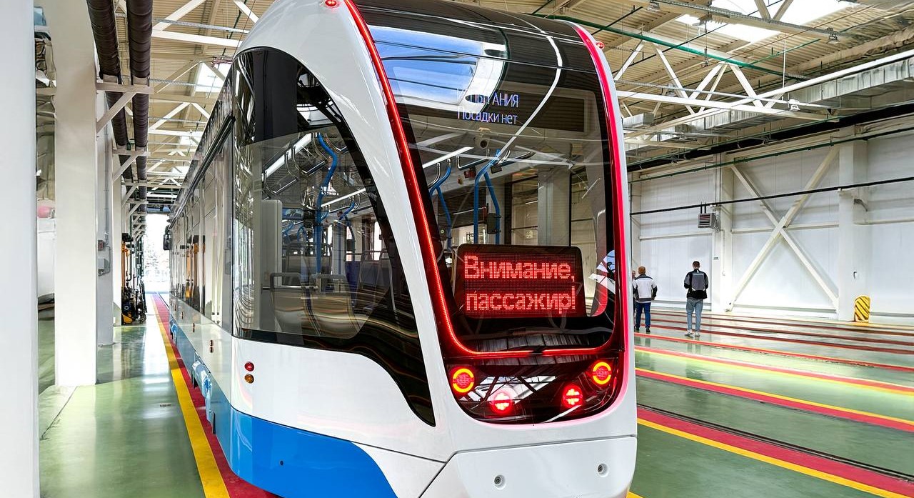 В Москву прибыл первый трамвай «Львёнок-Москва»