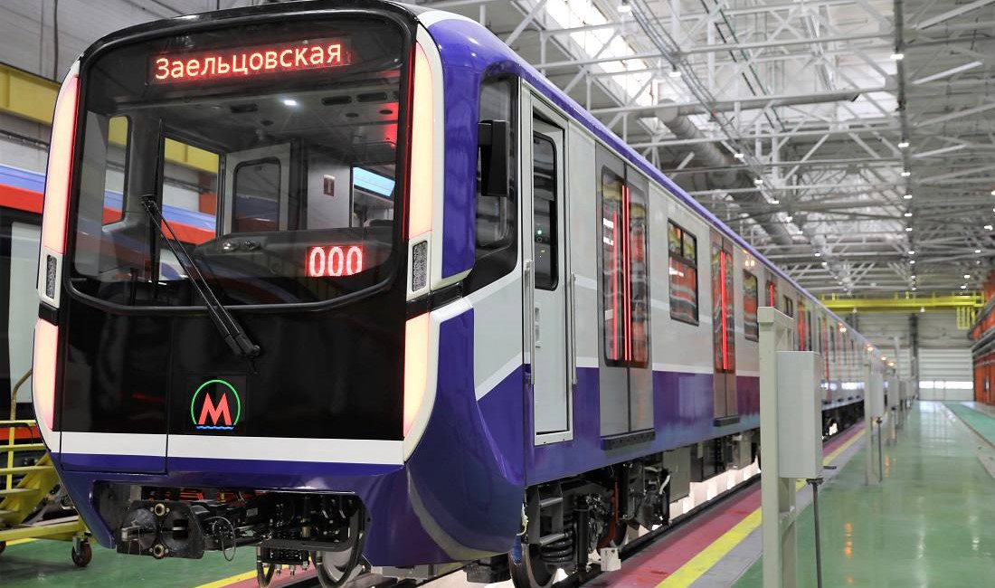 ТМХ отправил в Новосибирск первый поезд метро