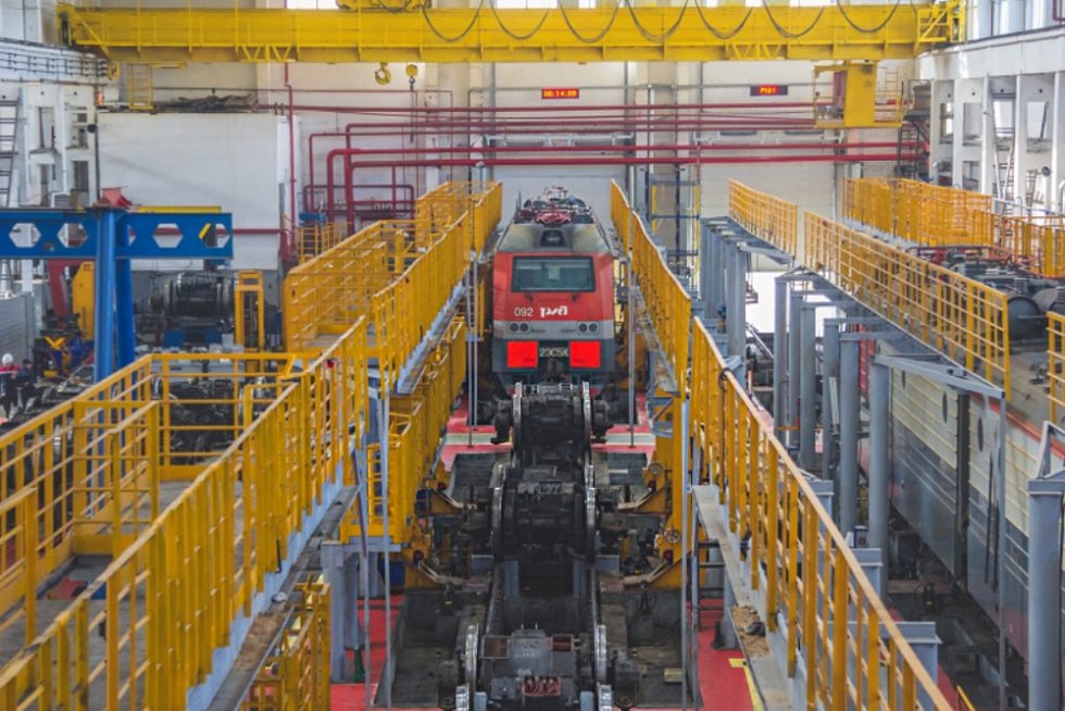 Локотех снизил долю иностранных комплектующих в ремонте локомотивов до 1%