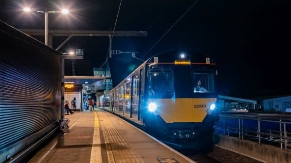 Британский аккумуляторный поезд поставил новый рекорд по дальности следования