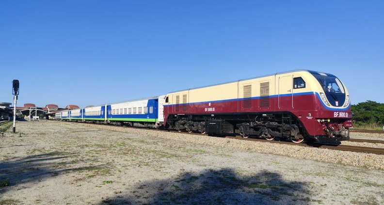 В Мьянме ввели в эксплуатацию первый аккумуляторный локомотив