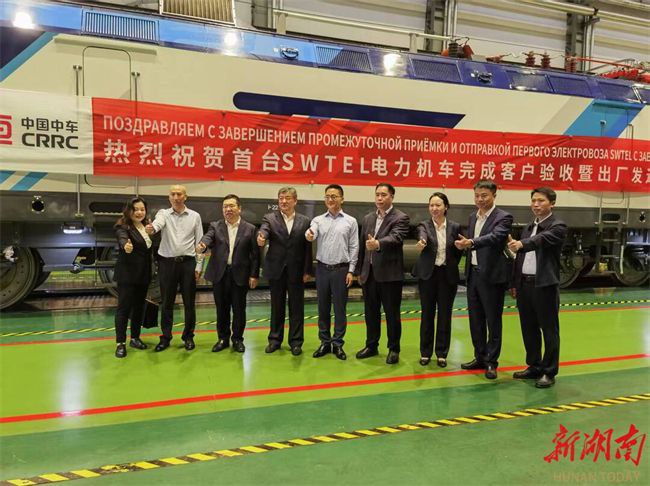 CRRC поставила в Казахстан первый электровоз CEА1