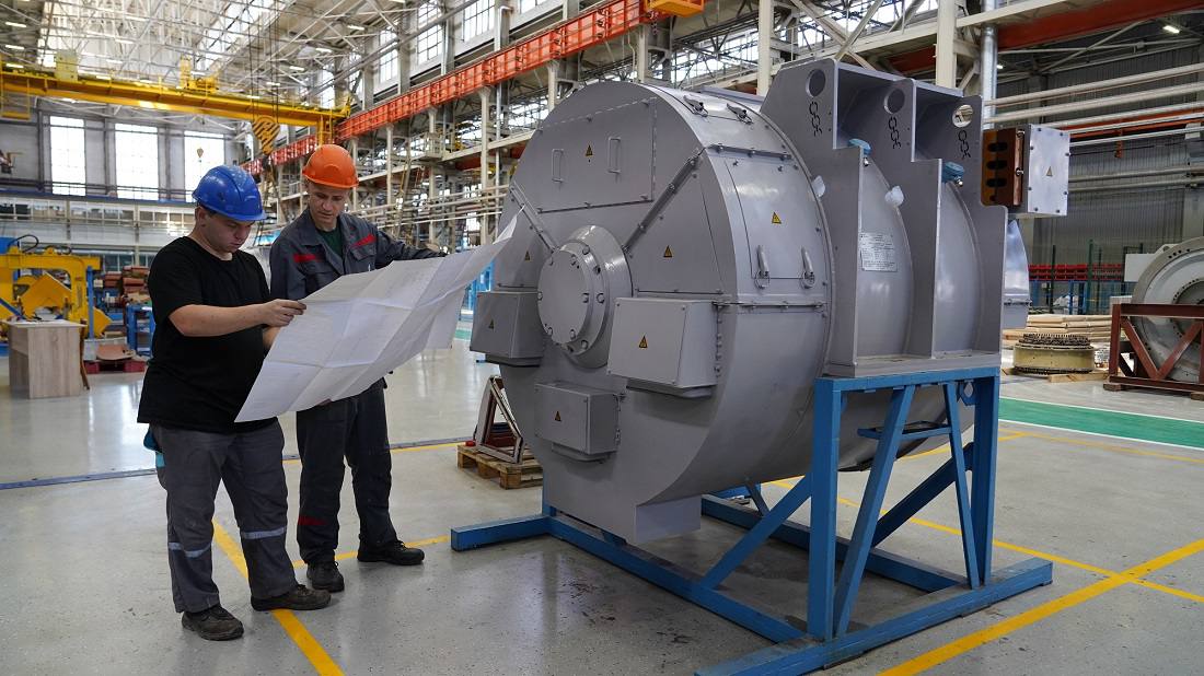 Тяговый синхронный агрегат АТ2С-2800/650 прошел приемочные испытания