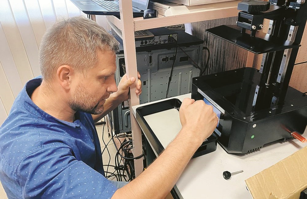 В депо Омск освоили изготовление запчастей для электричек на 3D-принтере